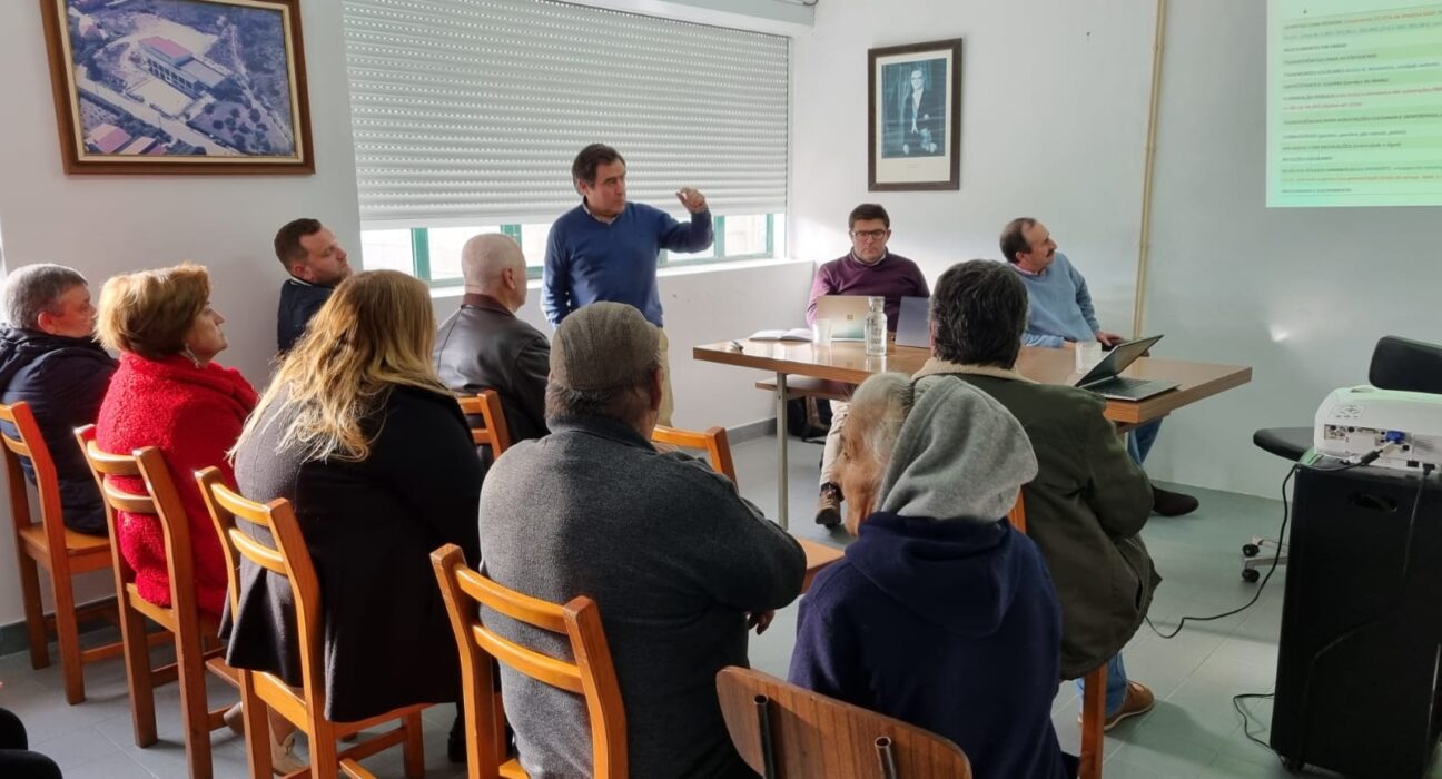 Na linha de continuidade da medida “Câmara à Porta”, que leva o presidente da Câmara ao encontro dos baionenses, em todas as freguesias - ações de proximidade que tem promovido todos os anos - o autarca visitou, no dia 13 de fevereiro, a União de Freguesias de Teixeira e Teixeiró, durante a manhã e a Freguesia de Gestaçô, durante a tarde.