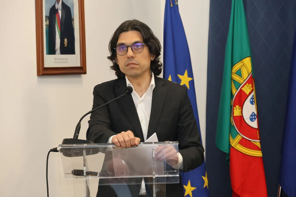 Assembleia Municipal de Baião, reunida no dia 26 de abril em sessão ordinária, no Salão Nobre dos Paços do Concelho