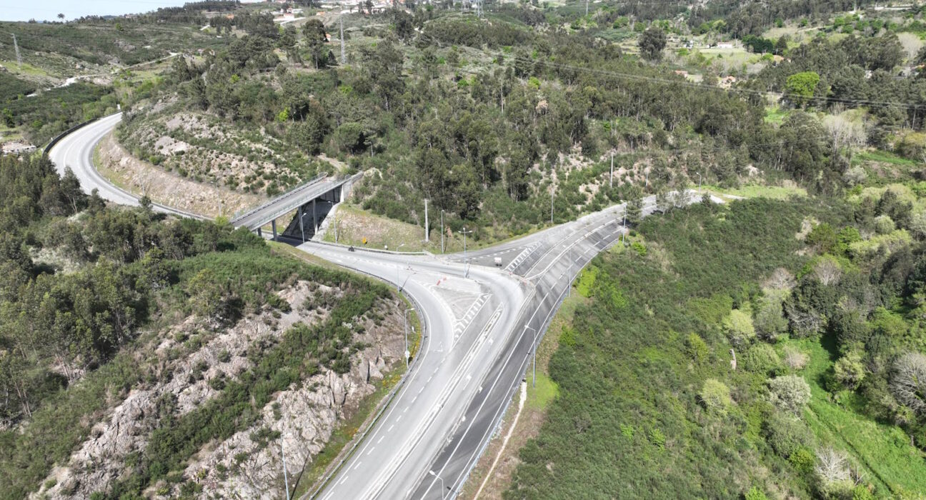 Construção da Variante à Estrada Nacional (EN) 211 entre Quintã e Mesquinhata.