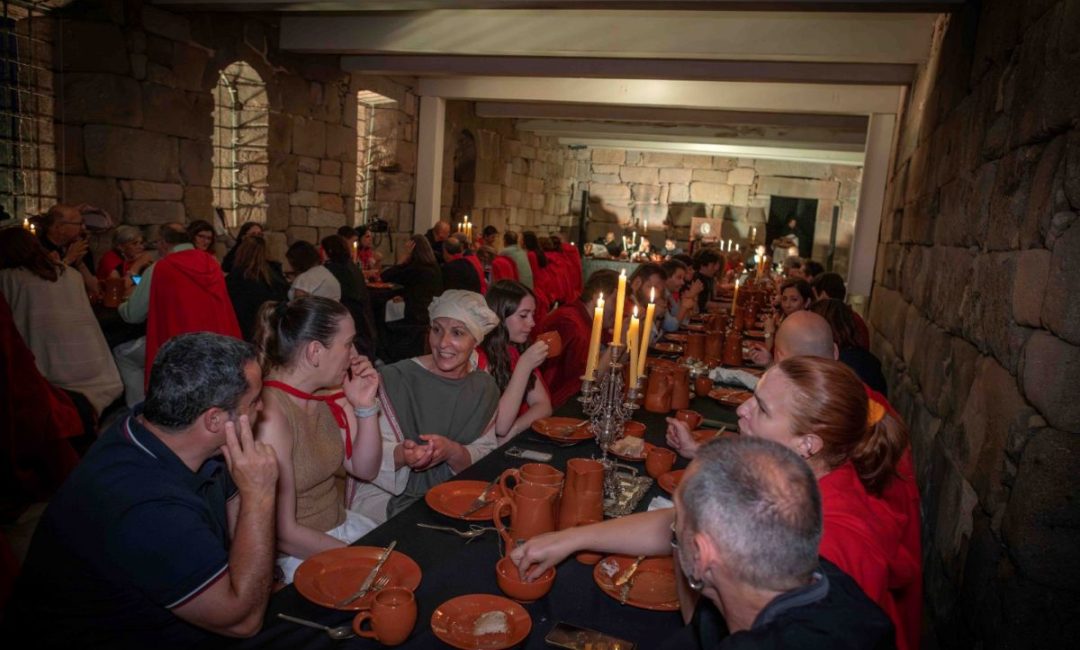 Ceia Conventual - À Mesa dos Monges entre o Fogo Ritual e os Ecos do Tempo (destaque)