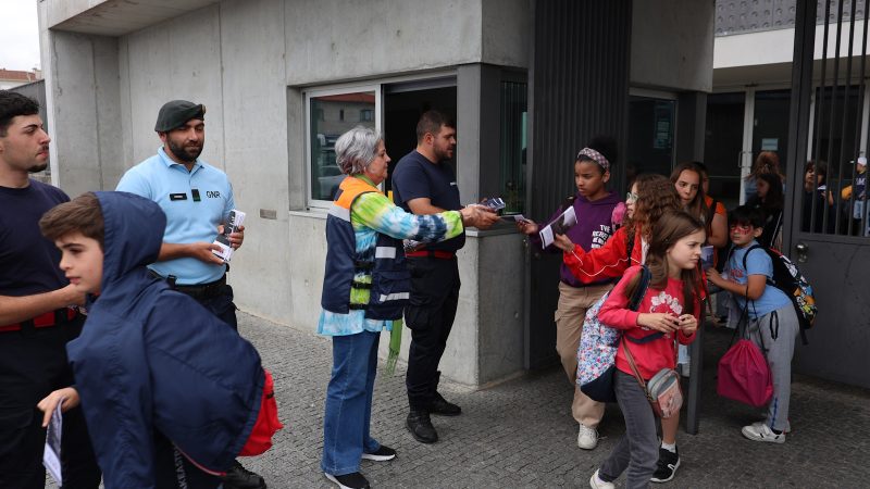 Entrega-Folhetos-escolas-protecao-civil-5
