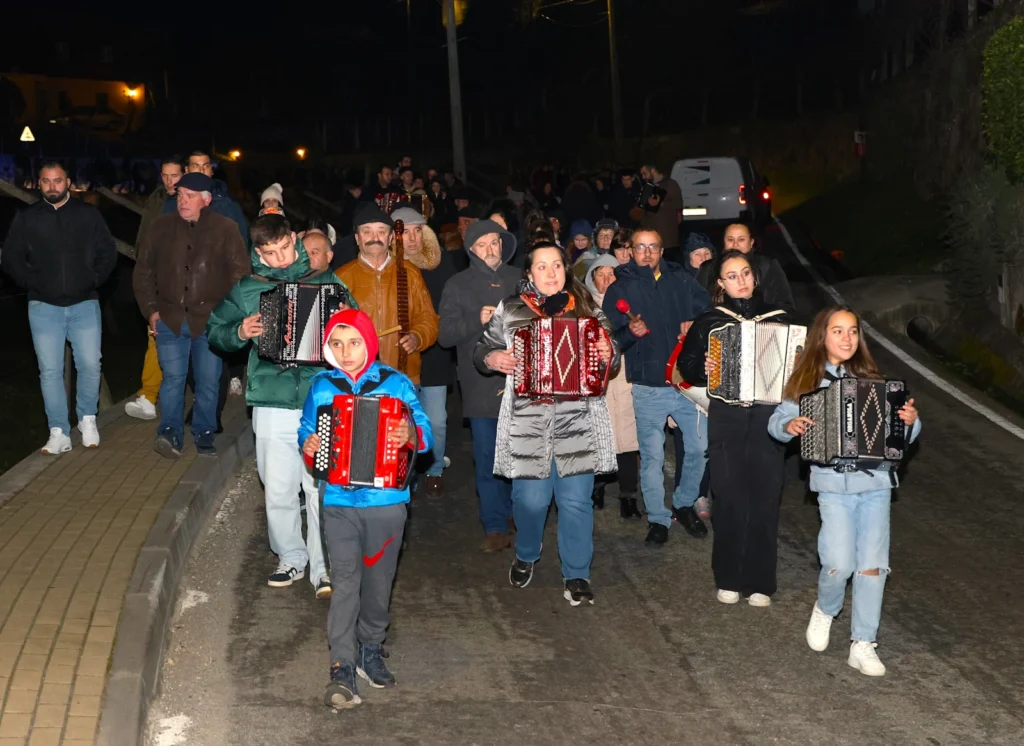 No próximo dia 25 de janeiro, pelas 21h30, realiza-se o 23.º Encontro Concelhio de Cantadores de Janeiras,