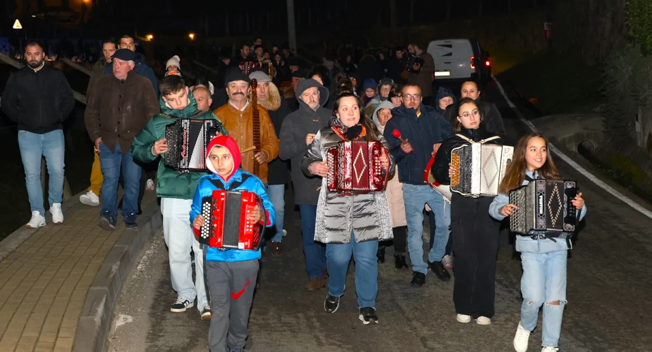 No próximo dia 25 de janeiro, pelas 21h30, realiza-se o 23.º Encontro Concelhio de Cantadores de Janeiras,