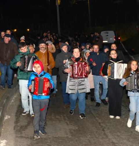 No próximo dia 25 de janeiro, pelas 21h30, realiza-se o 23.º Encontro Concelhio de Cantadores de Janeiras,