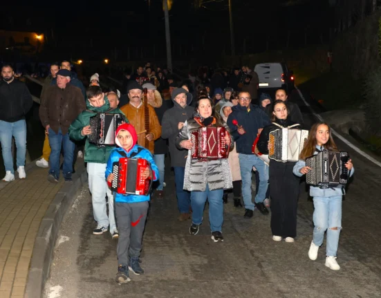 No próximo dia 25 de janeiro, pelas 21h30, realiza-se o 23.º Encontro Concelhio de Cantadores de Janeiras,